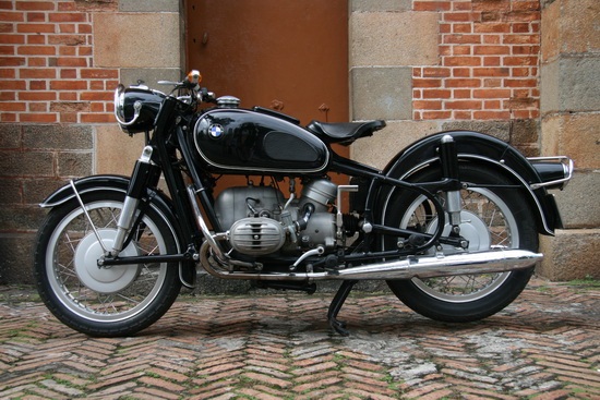 Môtô cổ quý hiếm BMW R50 dạo phố Sài thành